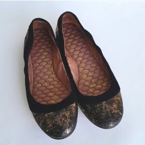 Sam Edelman Black and Gold Flats